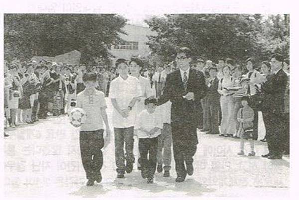 제1대 이재철 담임목사 사임