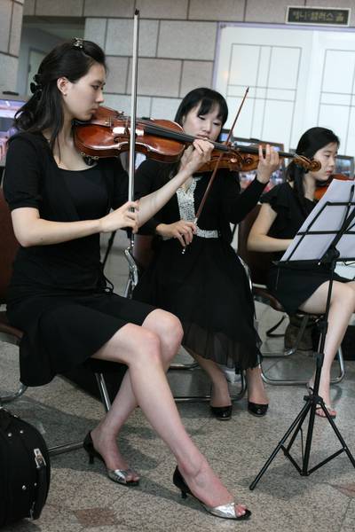 창립20주년기념- 1층 로비연주