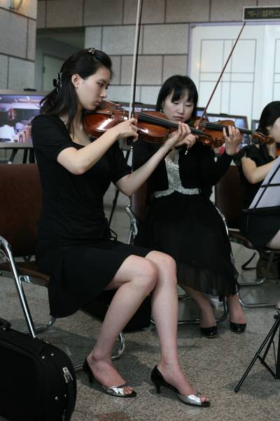 창립20주년기념- 1층 로비연주