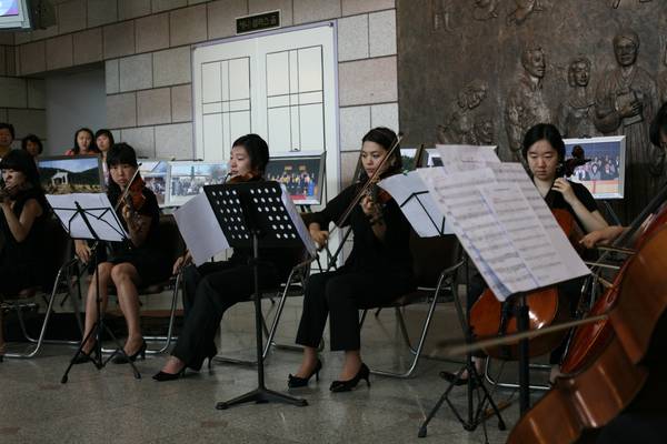 창립20주년기념- 1층 로비연주