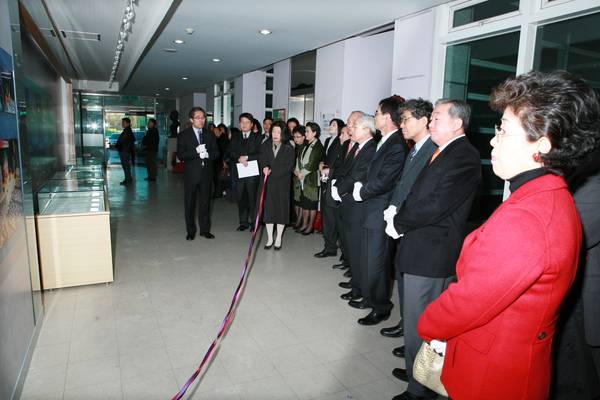 역사자료전시대 OPEN