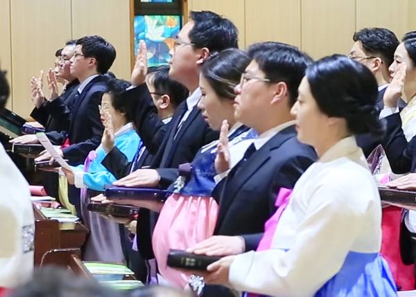 목사 안수식(이상현 전도사 외)