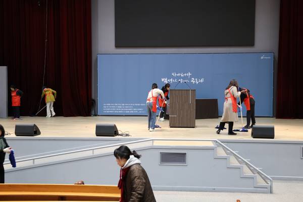 남녀선교괴 주관 교회대청소